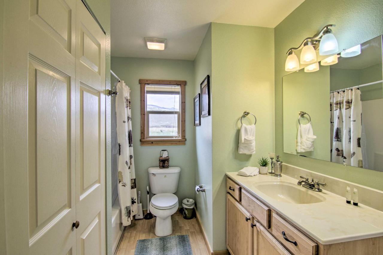 Airy Emigrant Townhome With Sweeping Mtn Views! 외부 사진