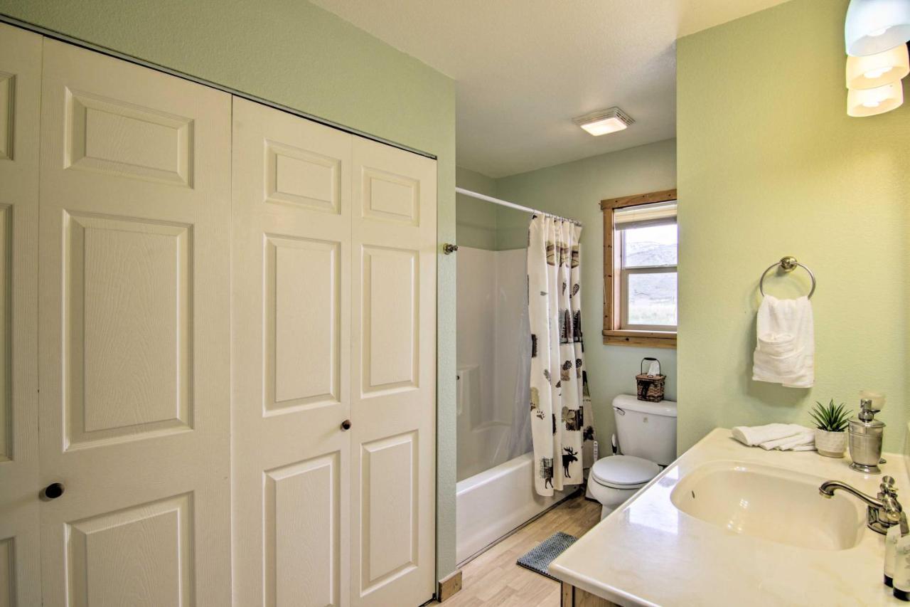Airy Emigrant Townhome With Sweeping Mtn Views! 외부 사진